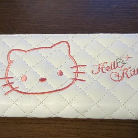 Hello Kitty Quilted Embroidery Bifold Wallet - Picture 1 of 5